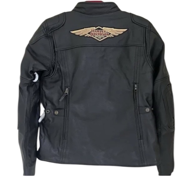 Harley Davidson 120th Anniversary Nostalgia
Triple Vent Women's Leather Jacket - Picture 4 of 15